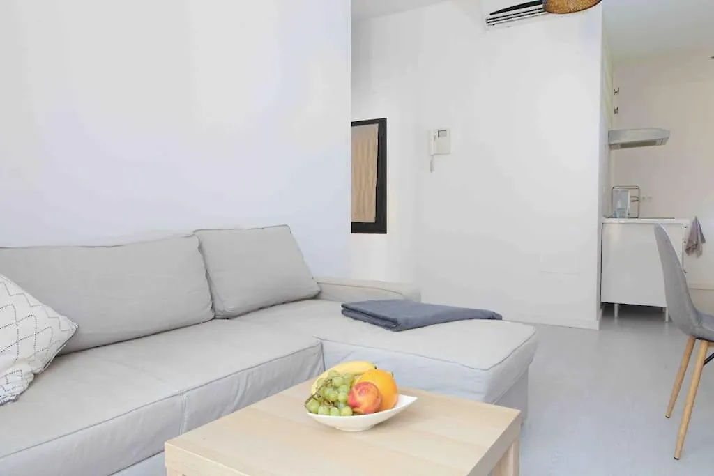 Stylish 2 Bedroom Apartment Next To Lamerced Plaza مالقة