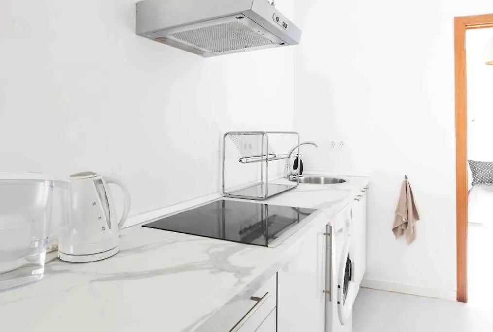 Stylish 2 Bedroom Apartment Next To Lamerced Plaza مالقة