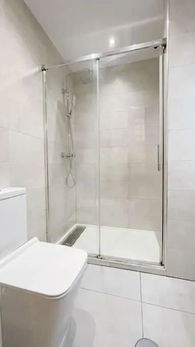 Stylish 2 Bedroom Apartment Next To Lamerced Plaza مالقة