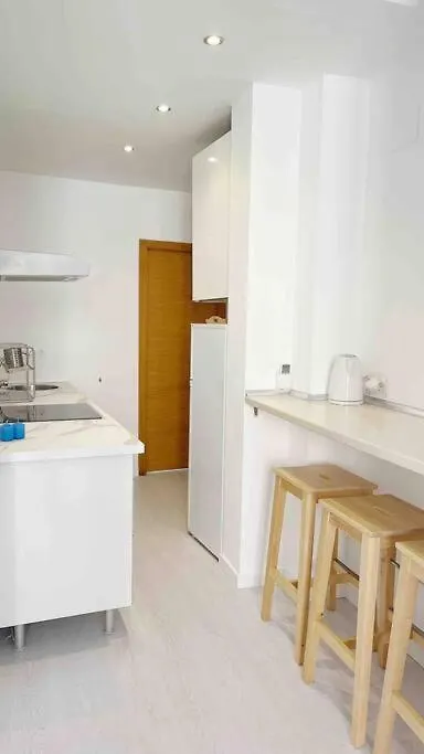 Stylish 2 Bedroom Apartment Next To Lamerced Plaza مالقة