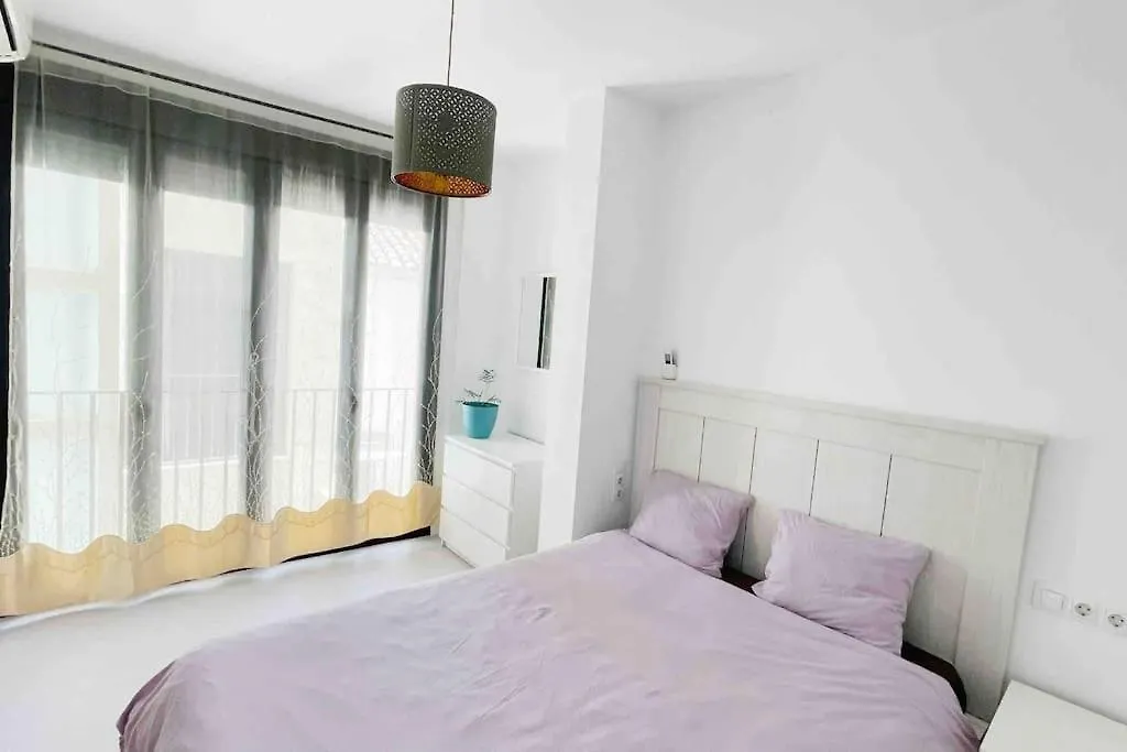 Stylish 2 Bedroom Apartment Next To Lamerced Plaza مالقة